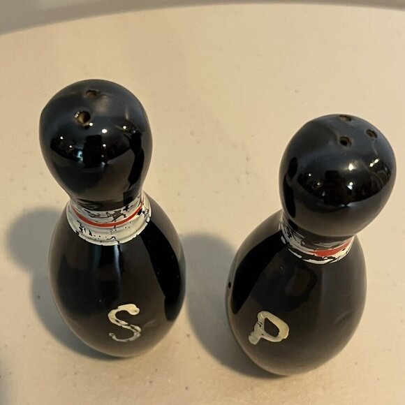 Bowling Pins Salt and Pepper Shakers 1949 Mid Century Kitsch Black Vintage - Picture 4 of 8